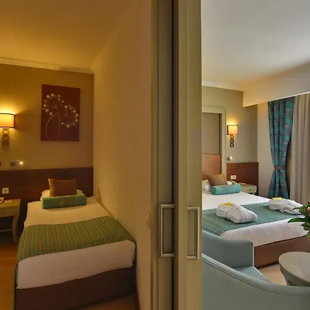 Crown Palace Ultra Hotel Sidé