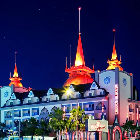 Crown Palace Ultra 5* Sidé