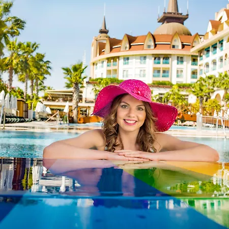 Crown Palace Ultra Hotel Sidé