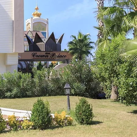 Crown Palace Ultra 5* Side